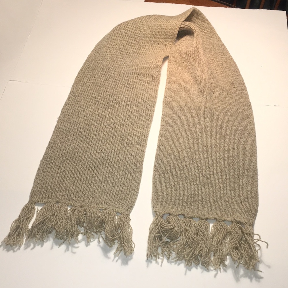 Isotoner Light Gray Scarf NWOT